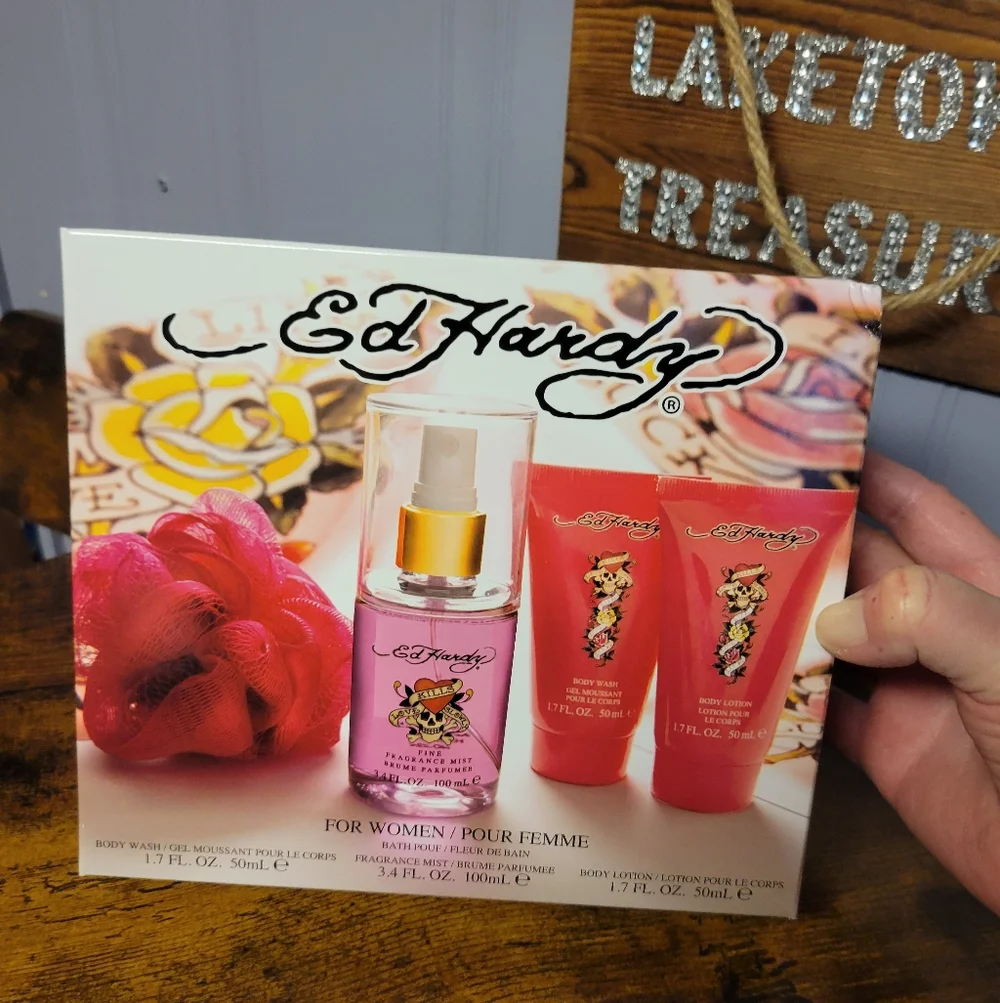 Ed Hardy Women's Body Wash Set - Pink and Gold
